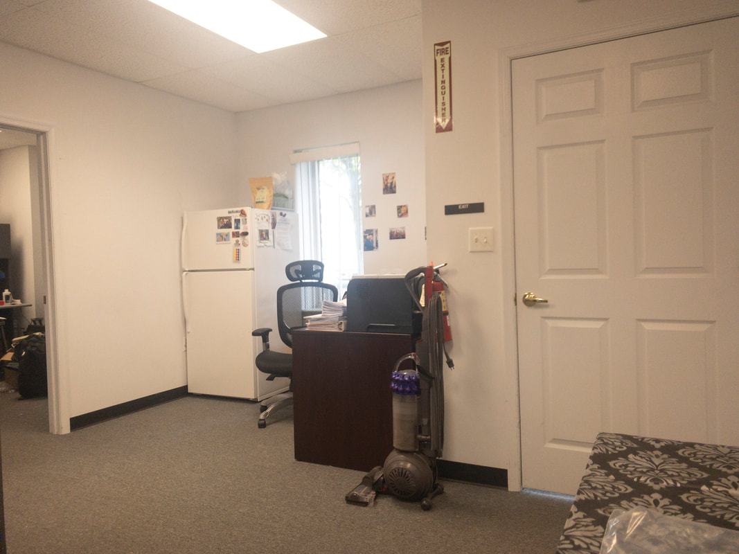 An office room under the Noir 21 filter, showing a very faint brown tint that barely affects the room’s natural lighting and detail, offering a minimal contrast adjustment.