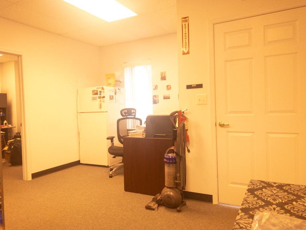 n office room viewed with the Noir 41 filter, creating a light brown tint that gently dims the lighting and slightly warms the room’s appearance.
