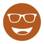 Circular icon with a smiling face wearing glasses in warm brown, representing the Noir-533 lens tint.